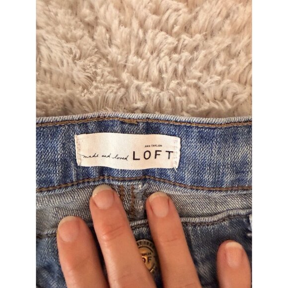 Ann Taylor LOFT Relaxed Skinny Jeans Women’s Size 8 / 29 Medium Wash Stretch Den - Picture 3 of 8
